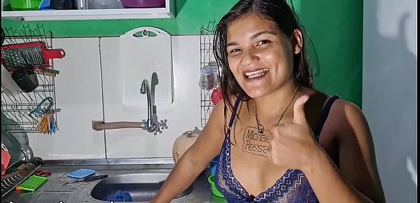  Tigresavip e atacada amarada na cozinha por o maniaco e obrigada a fazer sexo amarada